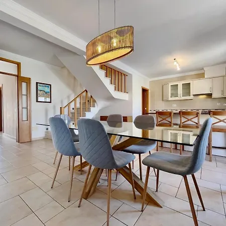 V4 Moderno Com Piscina - Вилла *