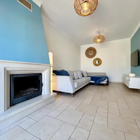 V4 Moderno Com Piscina - Villa