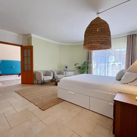 Villa V4 Moderno Com Piscina - *