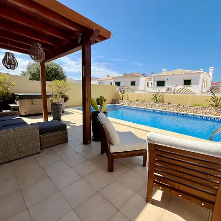 Villa V4 Moderno Com Piscina -