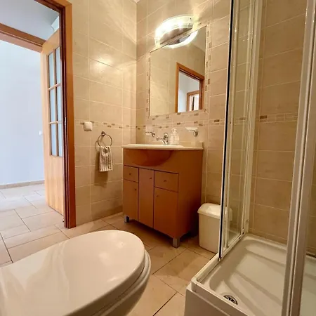 Villa V4 Moderno Com Piscina - *