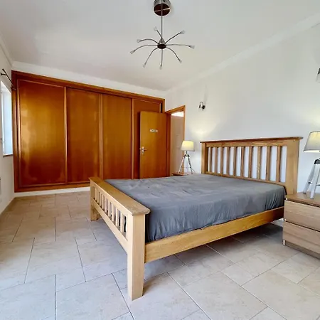 Villa V4 Moderno Com Piscina -