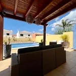 V4 Moderno Com Piscina -