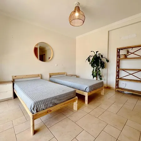 Villa V4 Moderno Com Piscina - *