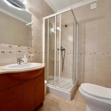 Villa V4 Moderno Com Piscina - Burgau