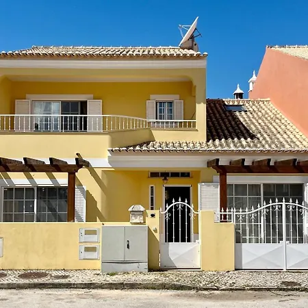 V4 Moderno Com Piscina - Burgau