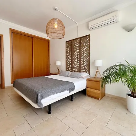 V4 Moderno Com Piscina - Burgau