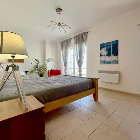 V4 Moderno Com Piscina - *