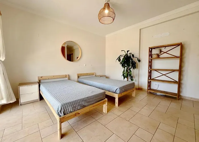 Villa V4 Moderno Com Piscina - *