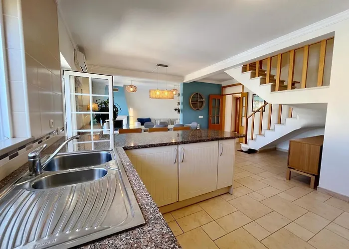 V4 Moderno Com Piscina -