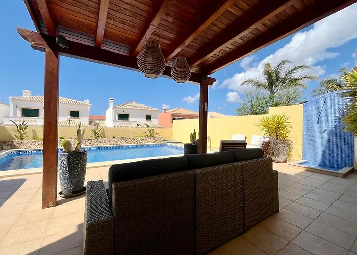 V4 Moderno Com Piscina -