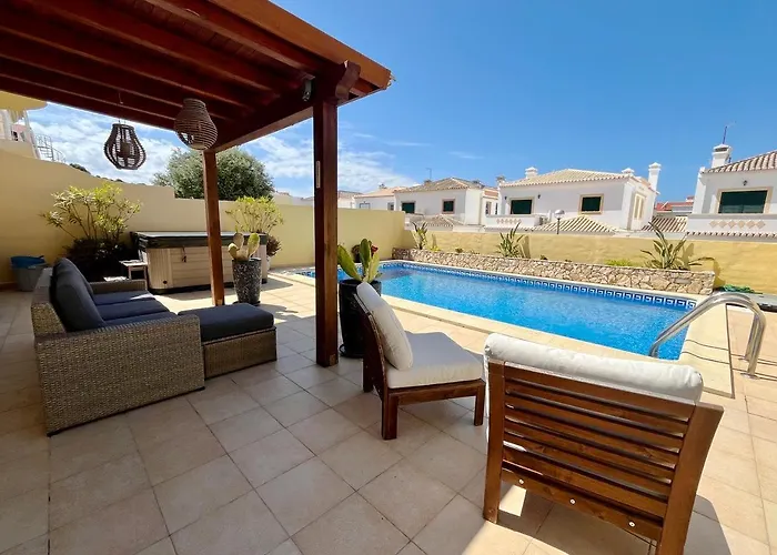 Villa V4 Moderno Com Piscina -