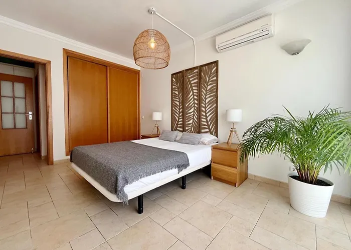 V4 Moderno Com Piscina - Burgau