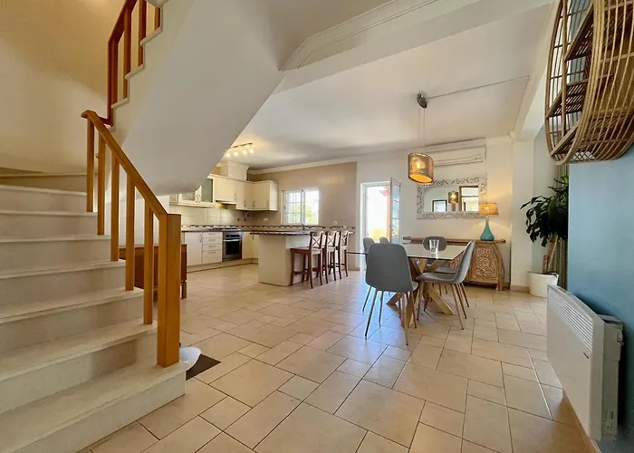 V4 Moderno Com Piscina - Burgau