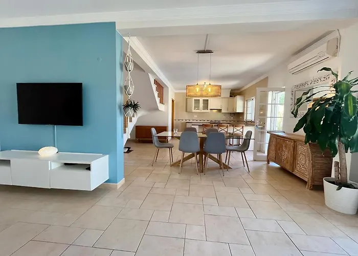 V4 Moderno Com Piscina - *