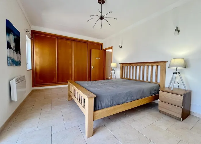 Villa V4 Moderno Com Piscina -