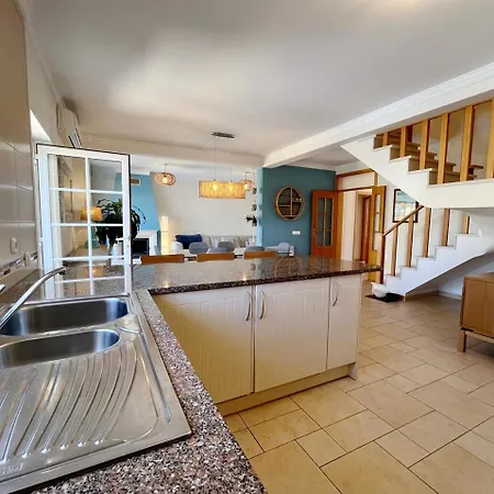 V4 Moderno Com Piscina -